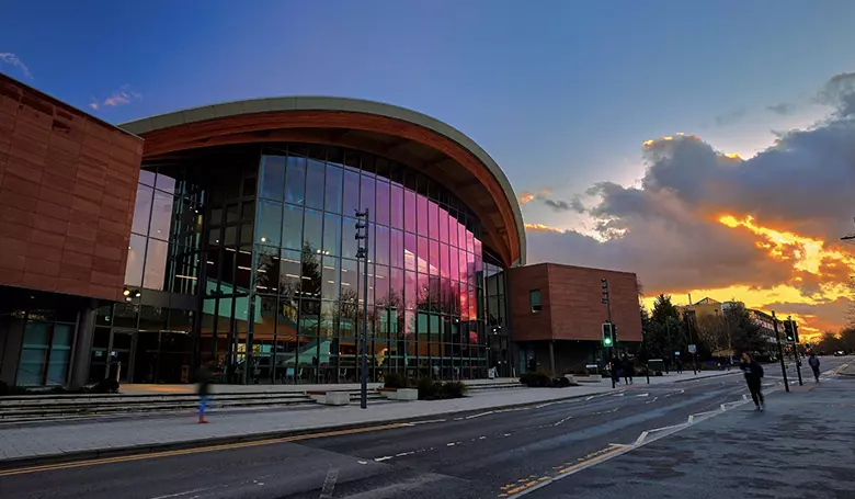 Закат и корпус University of Warwick.jpg Закат и корпус University of Warwick.jpg