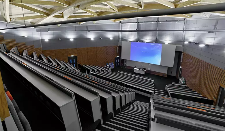 Лекционная аудитория в University of Warwick.jpg Лекционная аудитория в University of Warwick.jpg