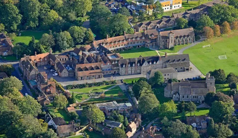 Частная английская школа Bradfield College с высоты птичьего полета