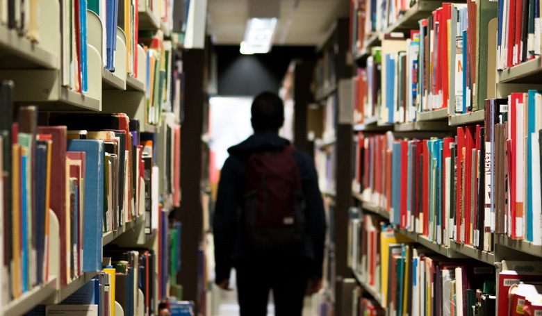 Труден путь в магистратуру США library.jpg